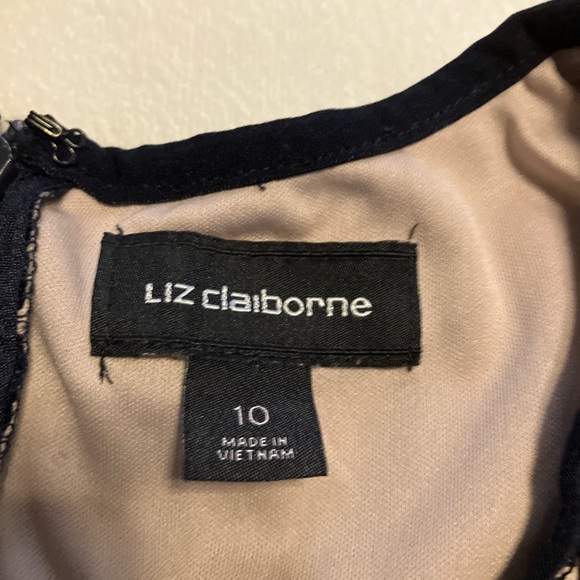 Black lace dress with nude background - Picture 6 of 6